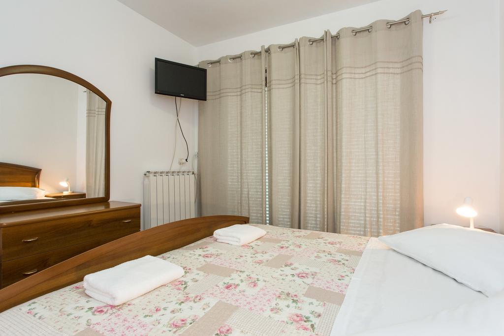 Bed & Breakfast Mario Krk Town Ruang foto