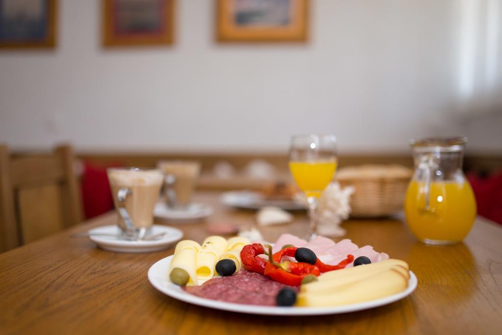 Bed & Breakfast Mario Krk Town Bagian luar foto