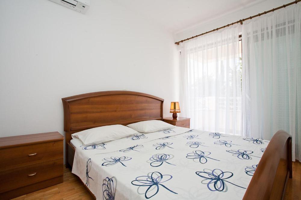 Bed & Breakfast Mario Krk Town Bagian luar foto