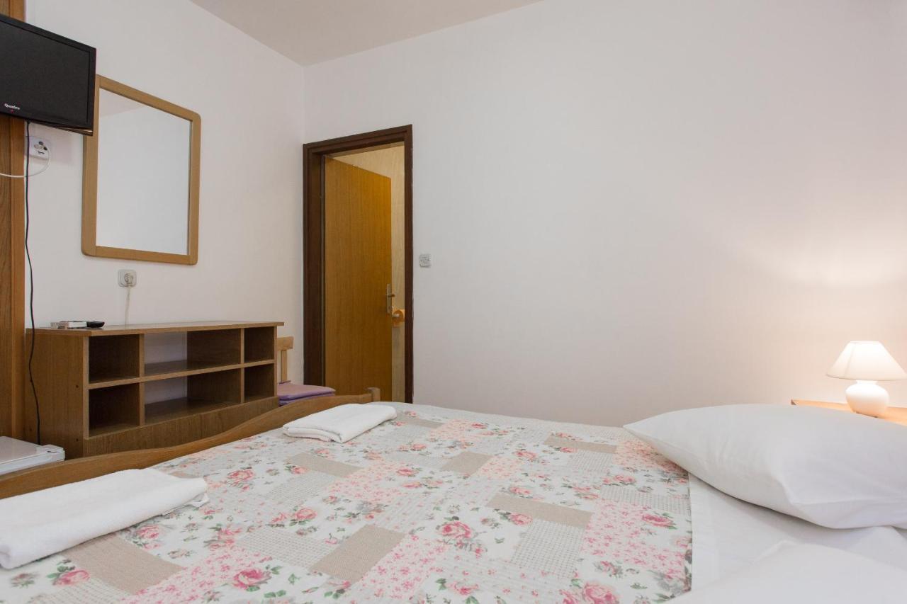 Bed & Breakfast Mario Krk Town Bagian luar foto