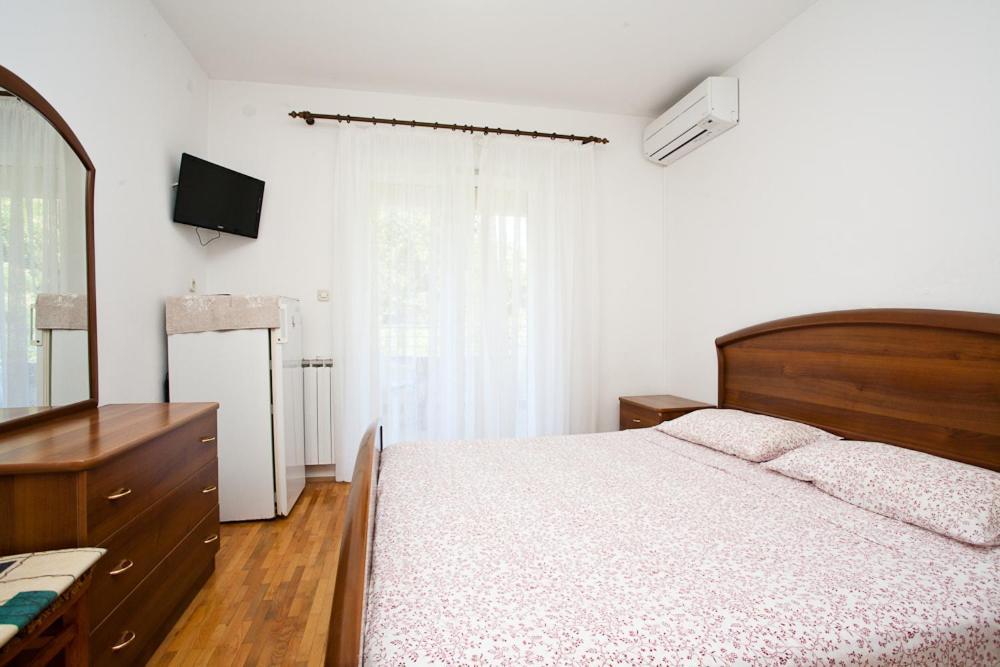 Bed & Breakfast Mario Krk Town Bagian luar foto